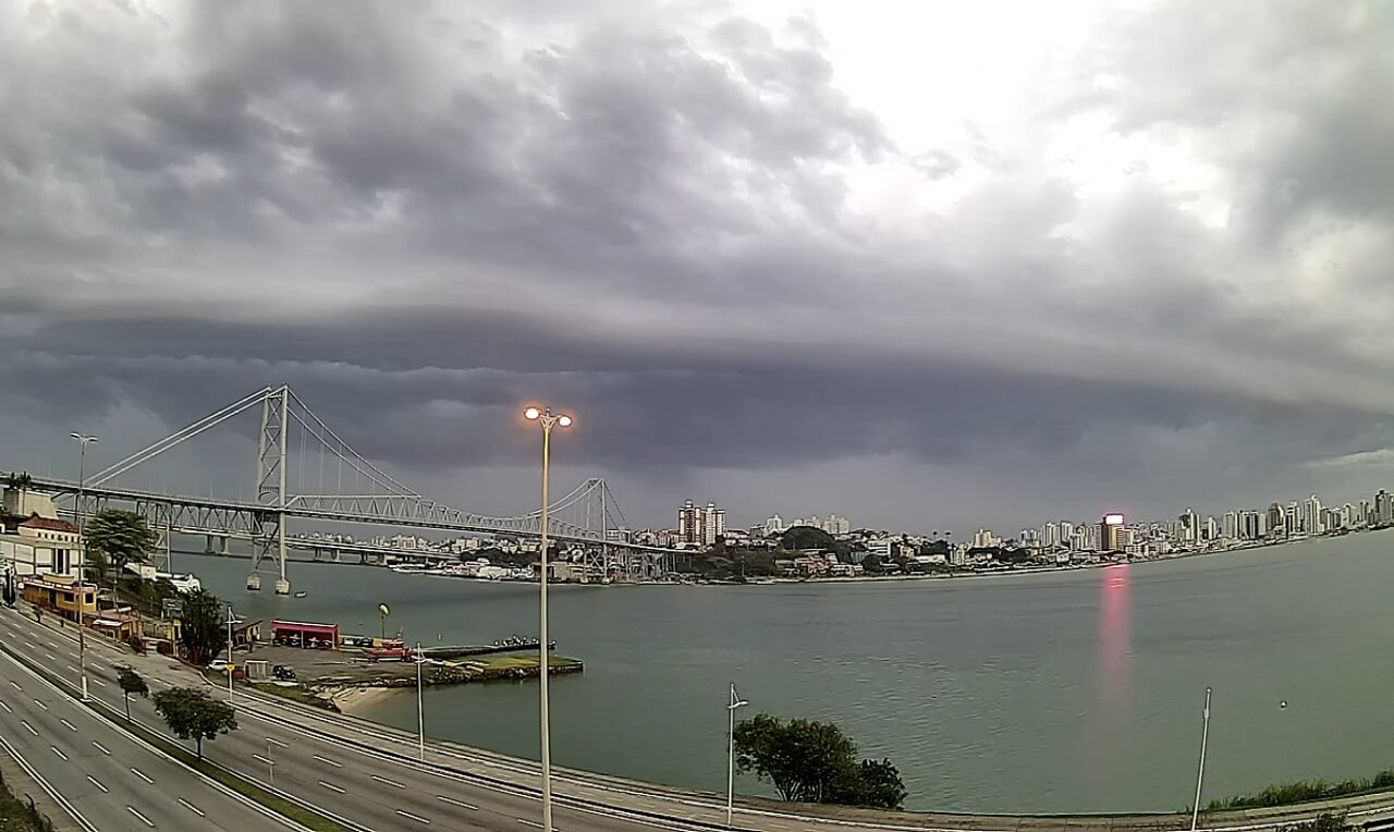 Forma O De Chuva Intensa Em Florian Polis Sc Veja O V Deo Exclusivo Clima Ao Vivo